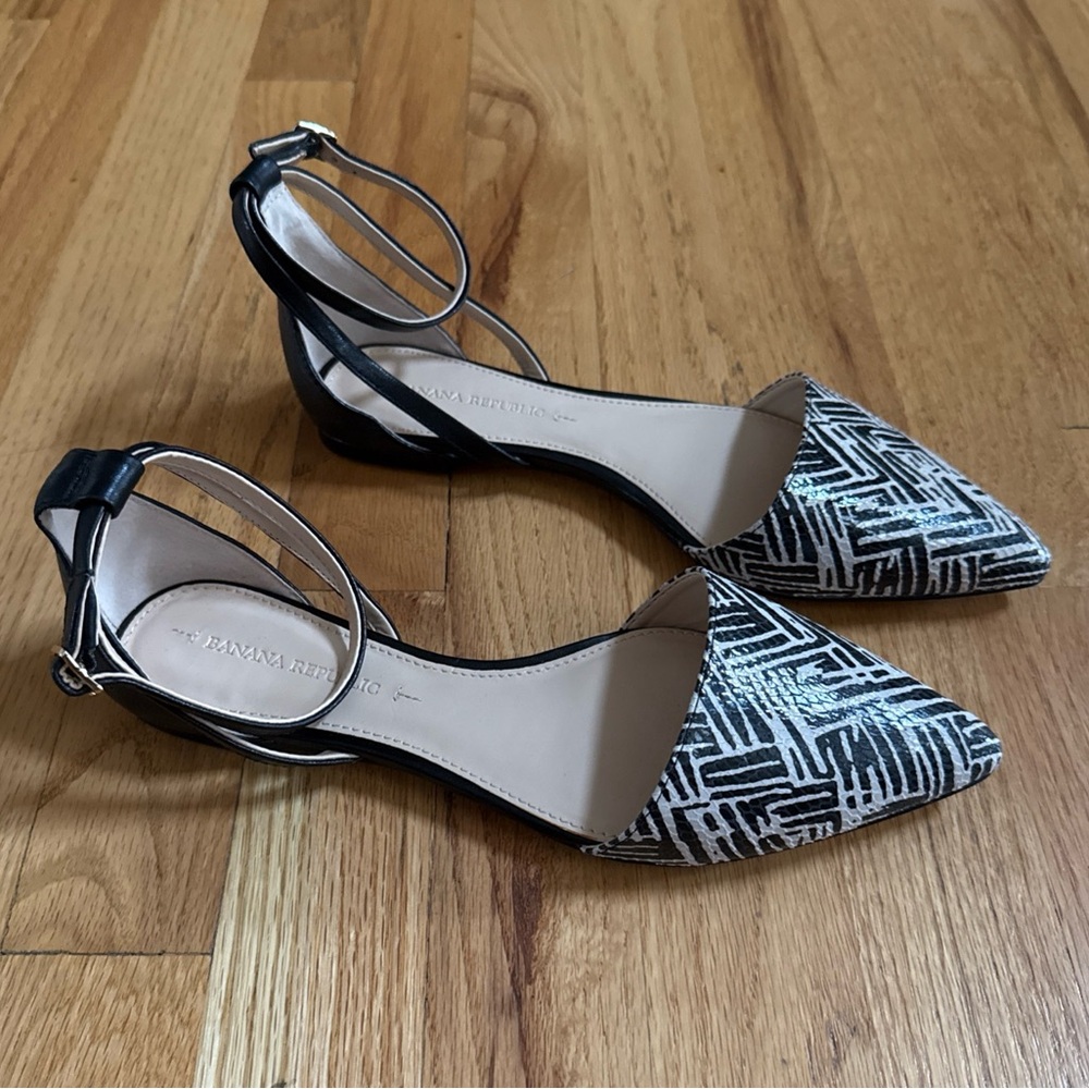 Banana Republic Leather Black/White Amirah Ankle Strap Ballet Flats SZ 7.5